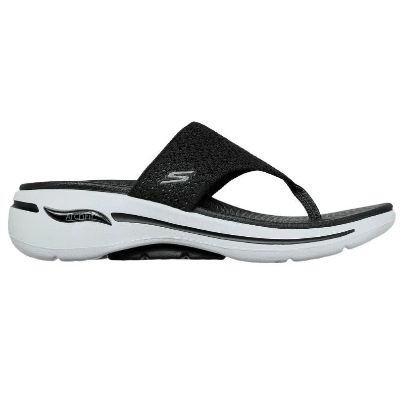 Chic and minimalist women's footwear trendsWomens Arch Fit Weekender