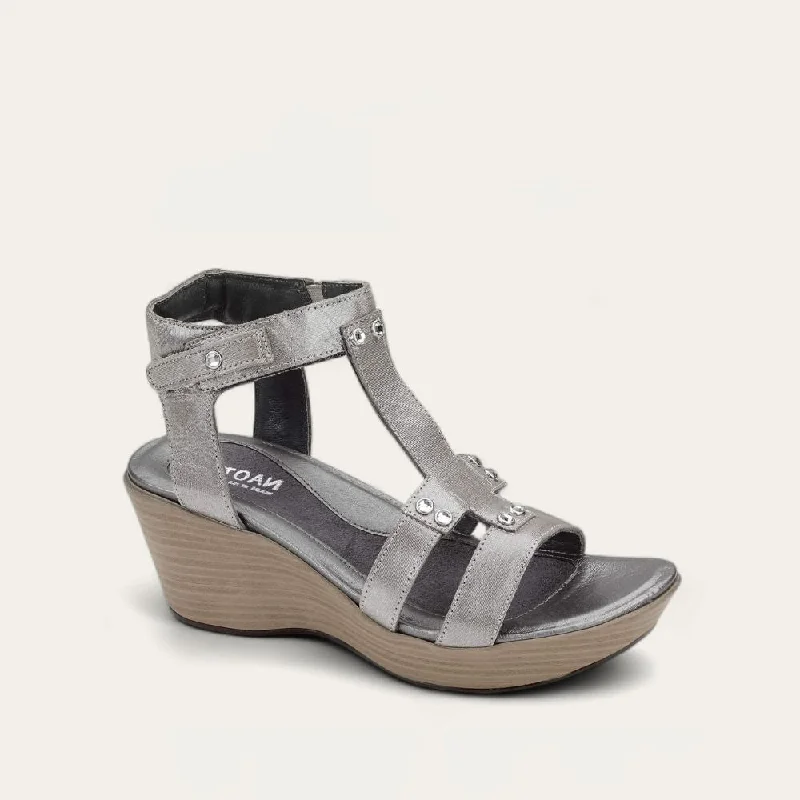 Elegant and refined women's shoe designsFlirt