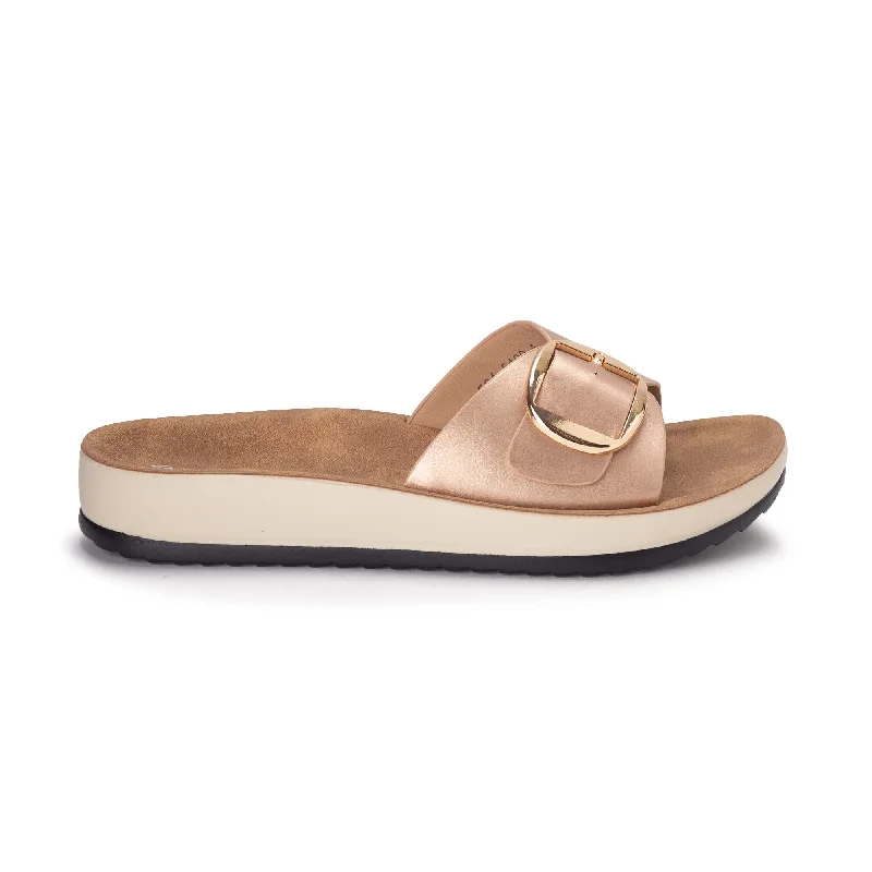 Comfy and casual women's shoes for the weekendBATA Women Wedge Sandals 531X100