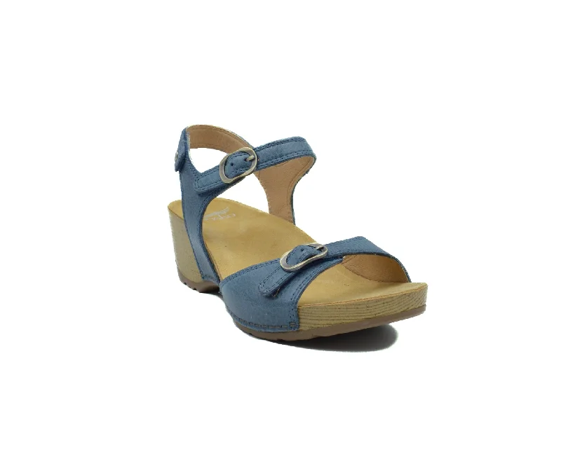 Comfortable yet fashionable women's shoesDANSKO Tricia