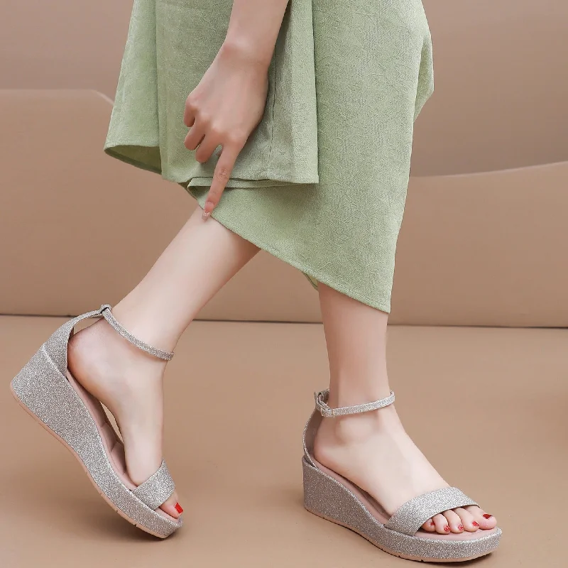 Elegantly stylish women's shoesPlatform Wide-Fit Wonders - Champagne (580.003)