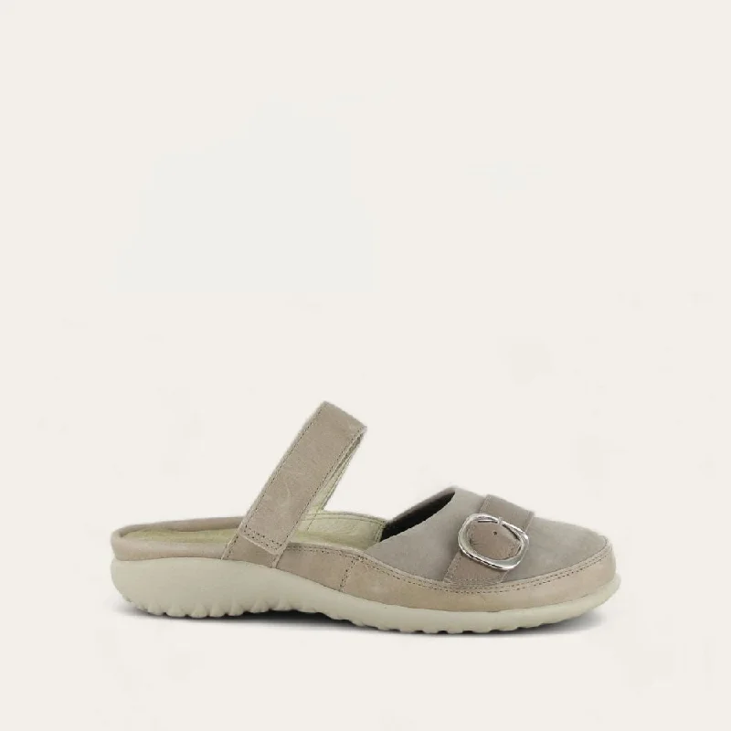 Flattering and stylish women's shoes for petite feetHongi
