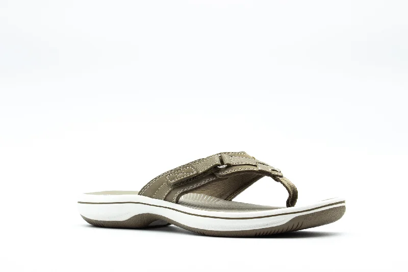 Flattering and stylish women's shoes for petite feetClarks Women's Breeze Sea