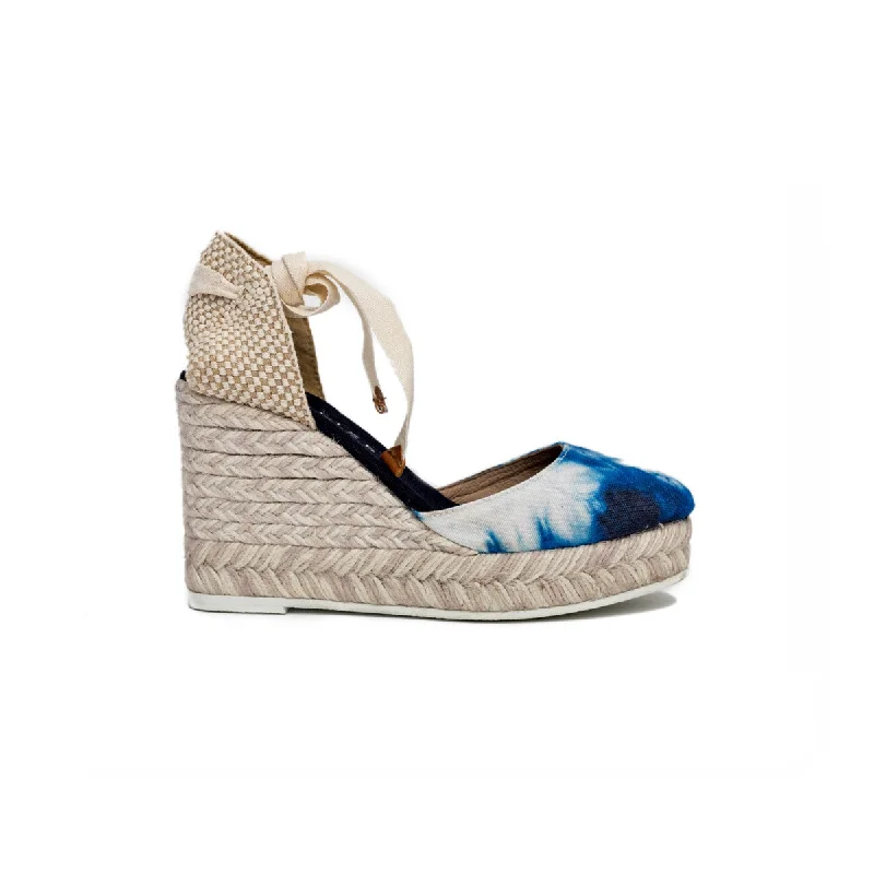 Stylish and supportive women's shoes for high archesRains