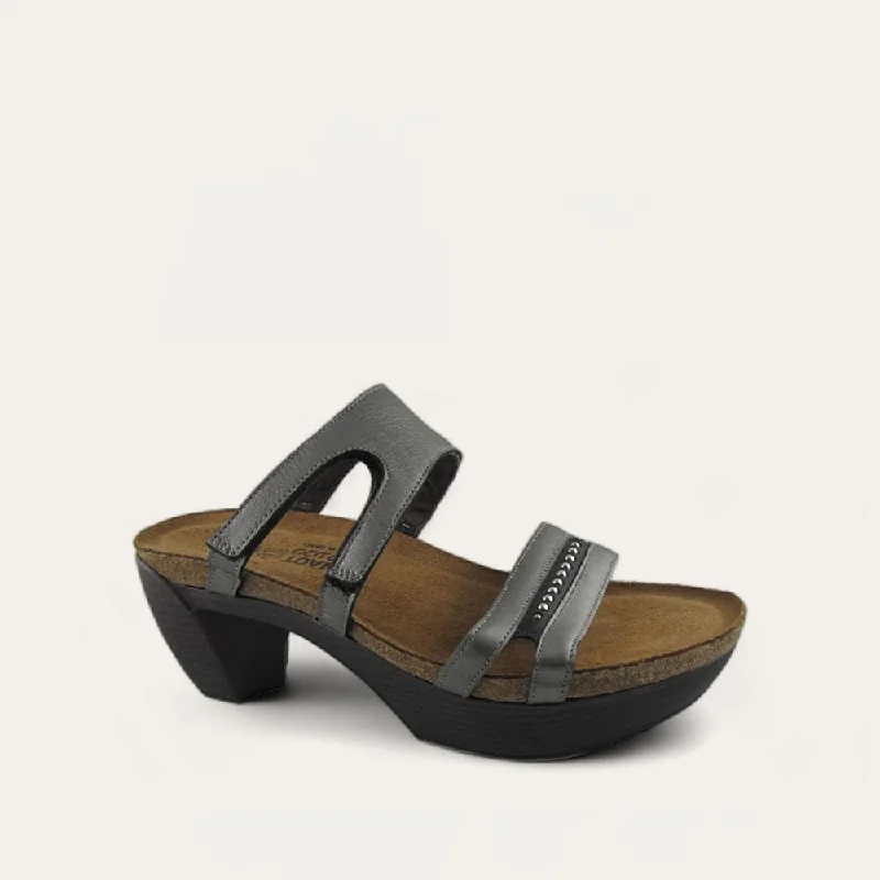 Elegant and sophisticated women's shoes for elegant eveningsDialogue
