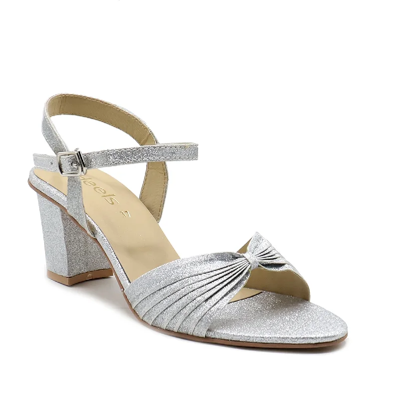 Flattering and stylish women's shoes for petite feetSilver Fancy Sandal L00660035