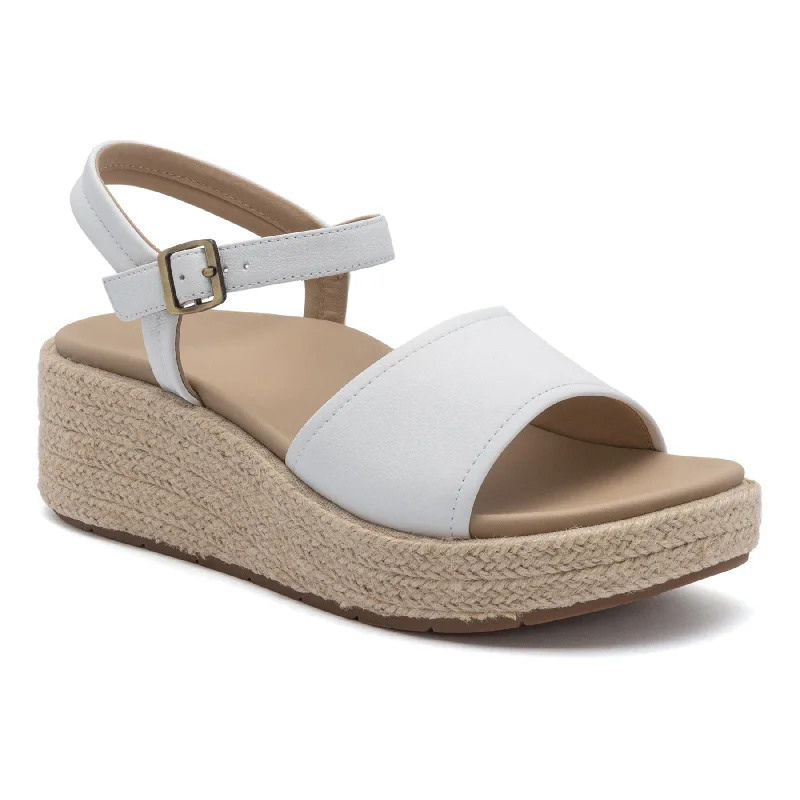 Chic and minimalist women's footwear trendsSolstice Buckle Sandal