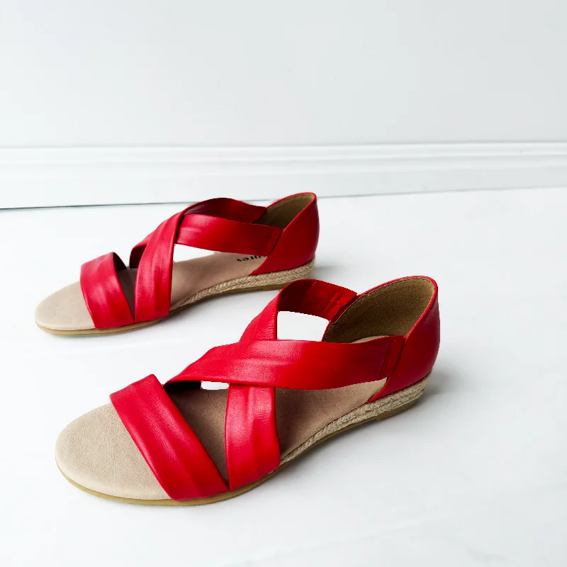 Practical and stylish women's shoes for travelHOLLIE Red