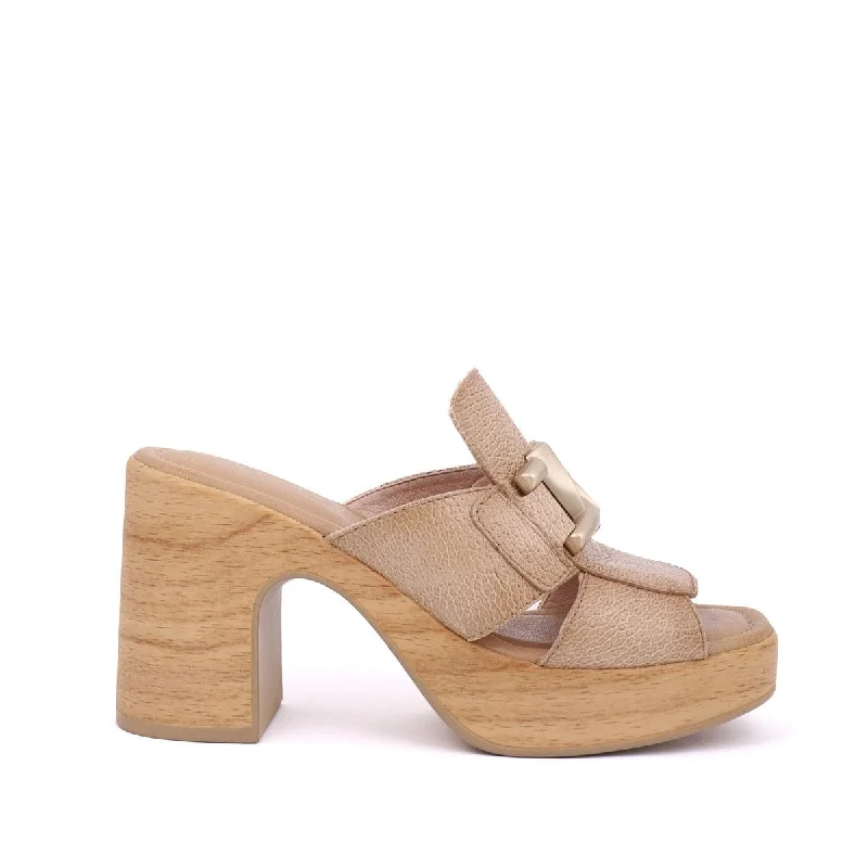 Effortlessly stylish women's shoe choicesSHADA Camel