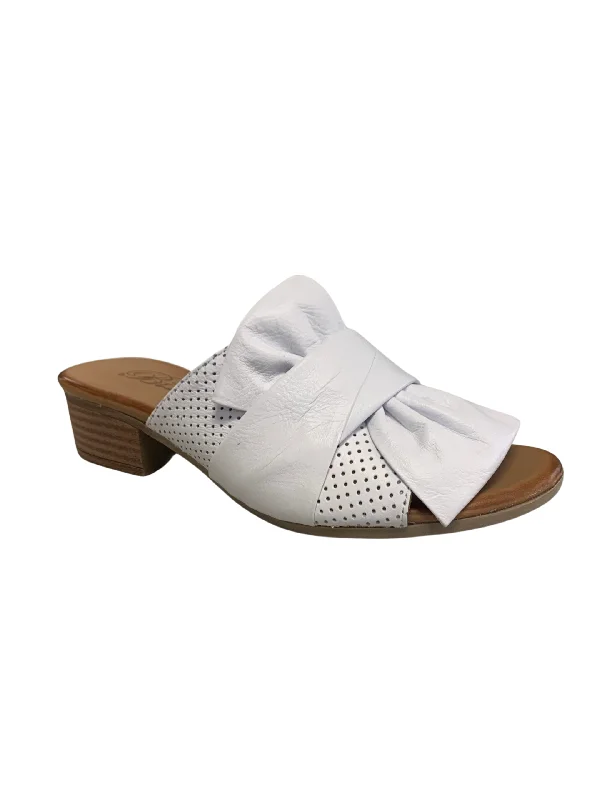 Classic and timeless women's footwear choicesBIZA OLYMPIA