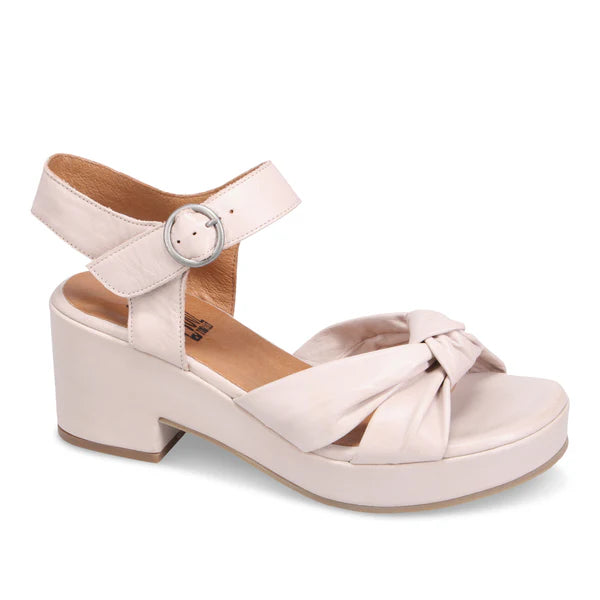 Flattering and stylish women's shoes for wide feetMIZ MOOZ GAIGE