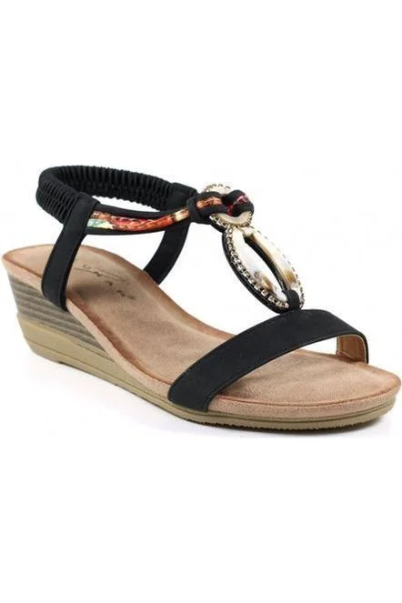 Versatile and elegant women's shoes for any outfitLunar JLH441 Genoa in black