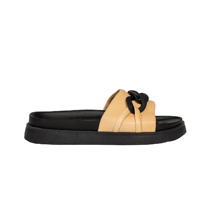 Flattering and figure-hugging women's footwearAlexa