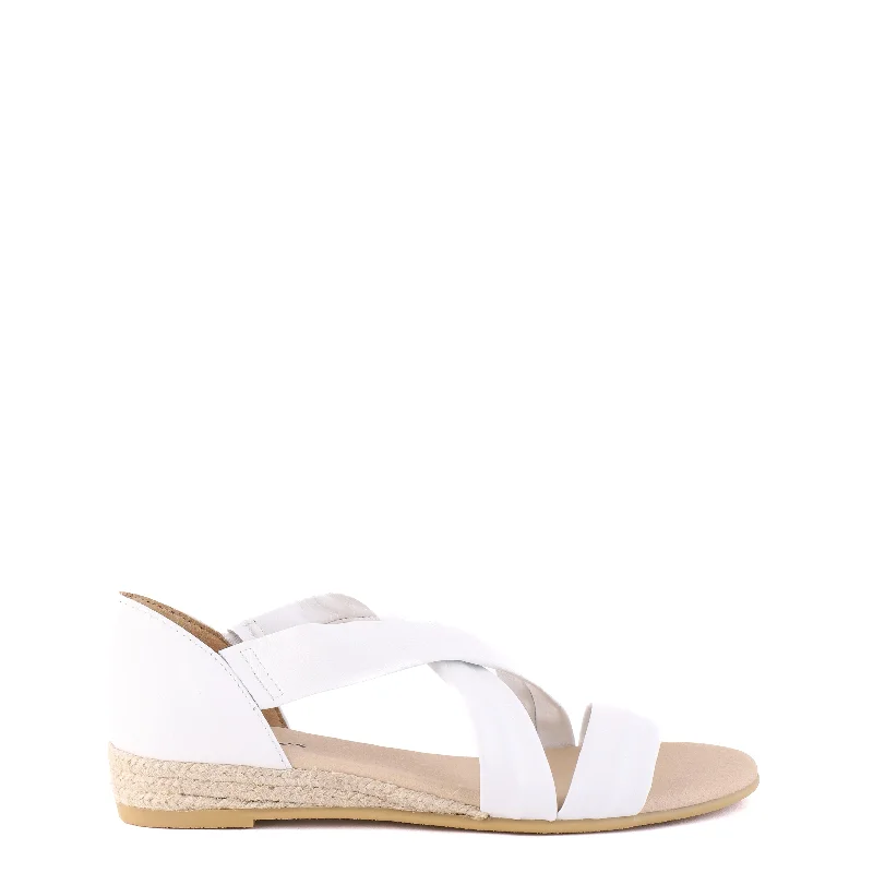 Flattering and stylish women's shoes for petite feetHOLLIE White