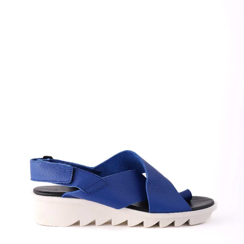 Fashion-forward and trendy women's shoe stylesIKAM Cobalt