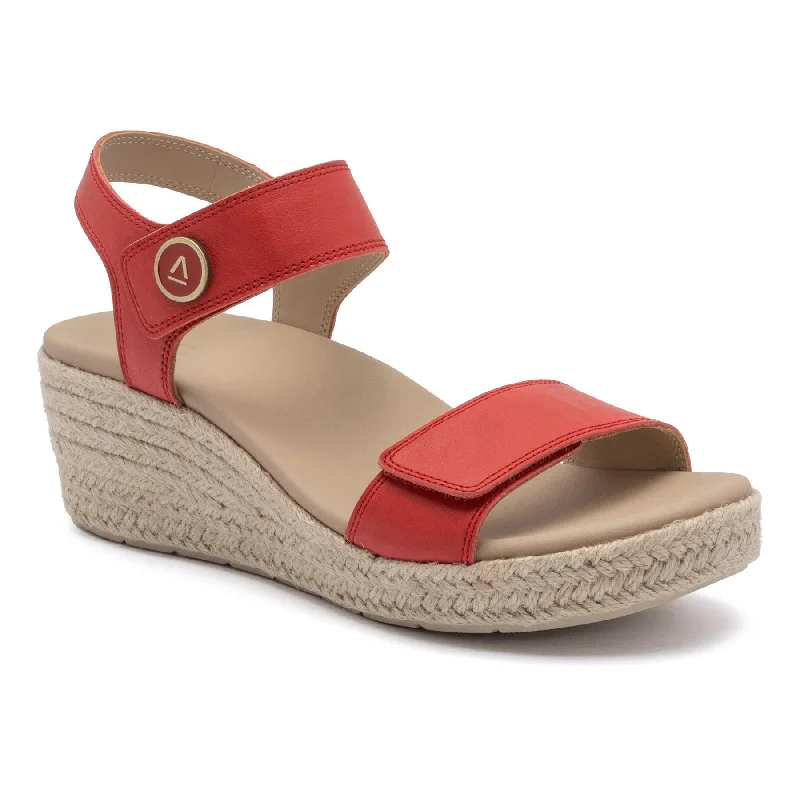 Flattering and stylish women's shoes for wide feetRiviera Strap Sandal