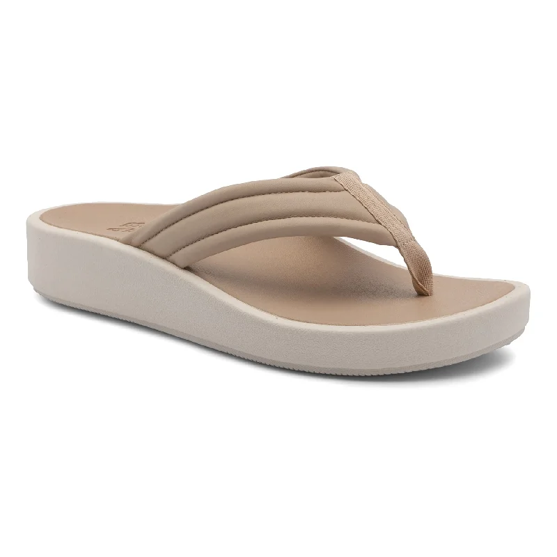 Flattering and stylish women's shoes for wide feetPaseo Thong Sandal
