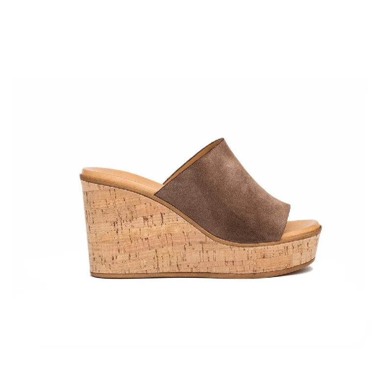 Classic and timeless women's footwear choicesRayna
