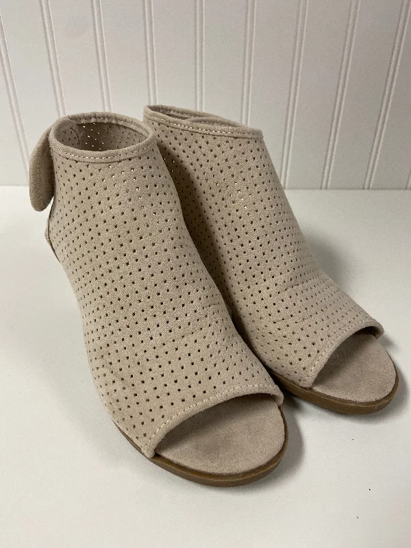 Durable and reliable women's shoesBeige Sandals Heels Block Seychelles, Size 6