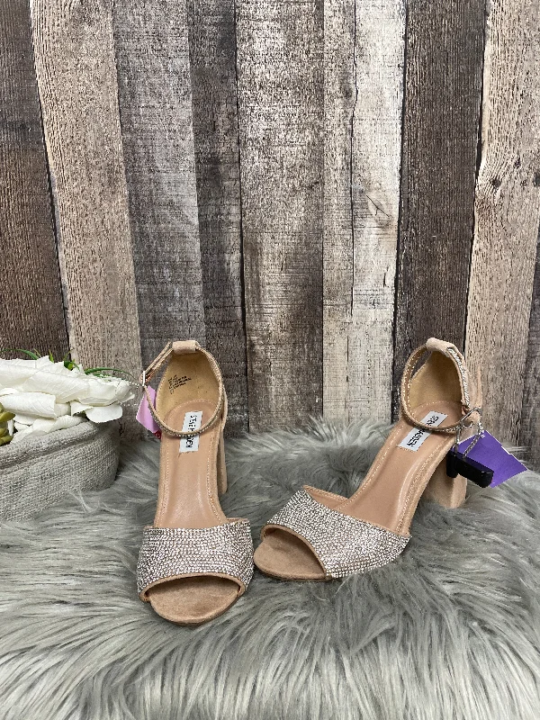 Bold and unique women's shoes for fashion-forward individualsBeige Sandals Heels Block Steve Madden, Size 8 Bold and unique women's shoes for fashion-forward individualsBeige Sandals Heels Block Steve Madden, Size 8