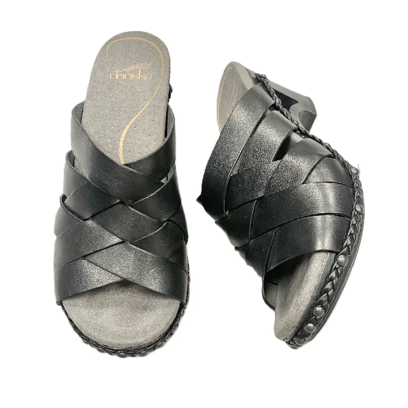 Effortlessly stylish women's shoe choicesBlack Sandals Heels Block By Dansko, Size: 5.5 Effortlessly stylish women's shoe choicesBlack Sandals Heels Block By Dansko, Size: 5.5