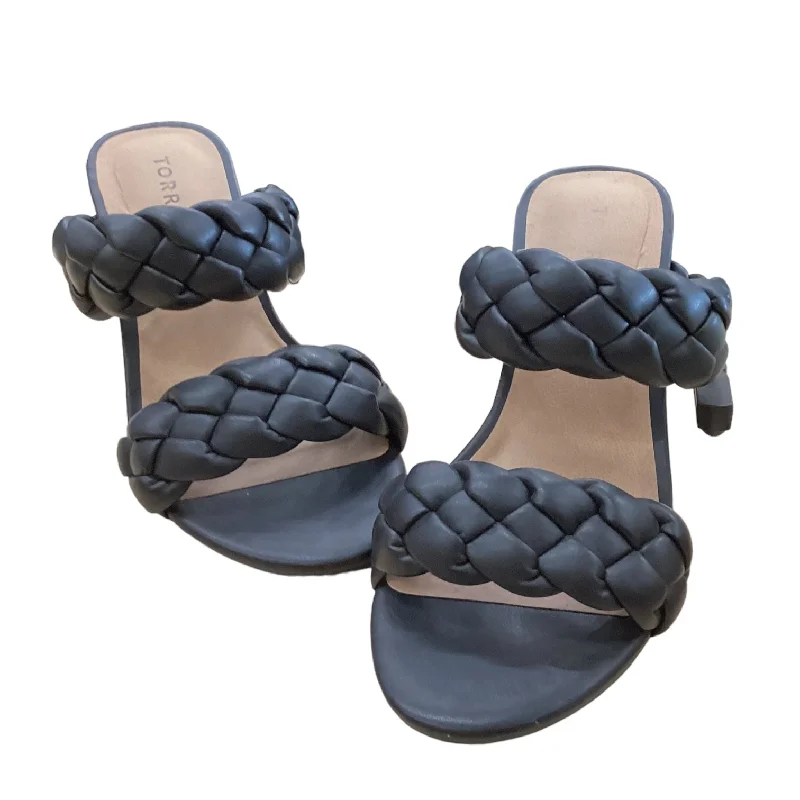 Warm and cozy women's shoes for winterBlack Sandals Heels Block Torrid, Size 7.5