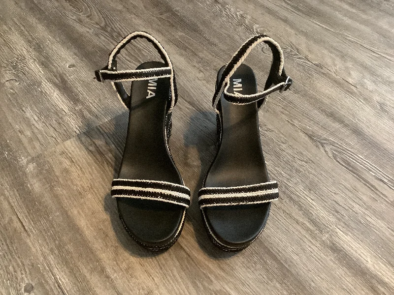 Feminine and dainty women's shoe designsBlack & White Sandals Heels Wedge Mia, Size 8.5 Feminine and dainty women's shoe designsBlack & White Sandals Heels Wedge Mia, Size 8.5