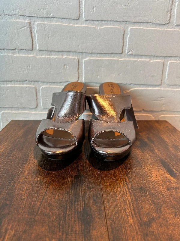 Stylish and elegant women's shoes for weddingsBronze Sandals Heels Block Sofft, Size 7 Stylish and elegant women's shoes for weddingsBronze Sandals Heels Block Sofft, Size 7