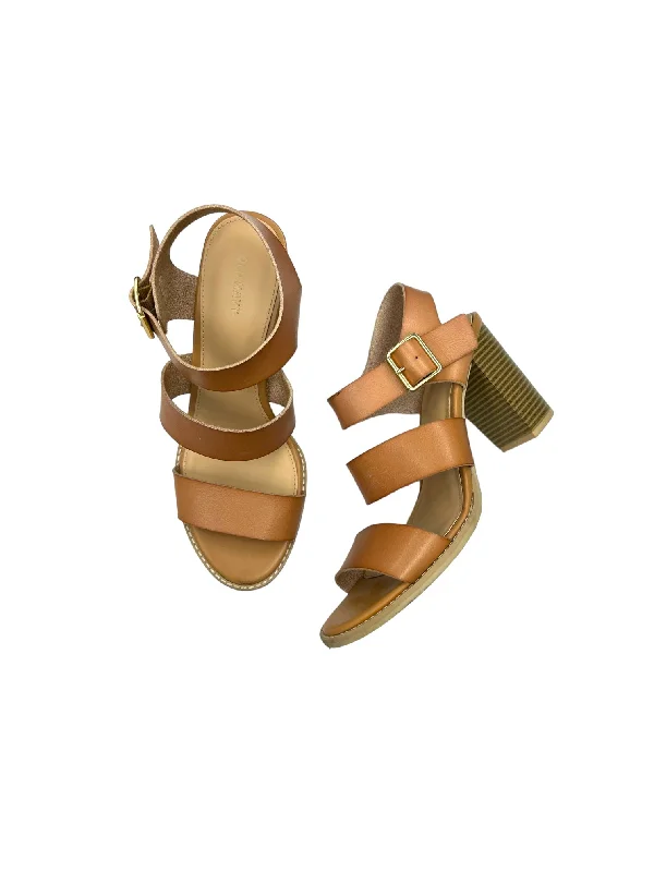 Chic and stylish women's shoes for fashion weekBrown Sandals Heels Block Old Navy, Size 10 Chic and stylish women's shoes for fashion weekBrown Sandals Heels Block Old Navy, Size 10