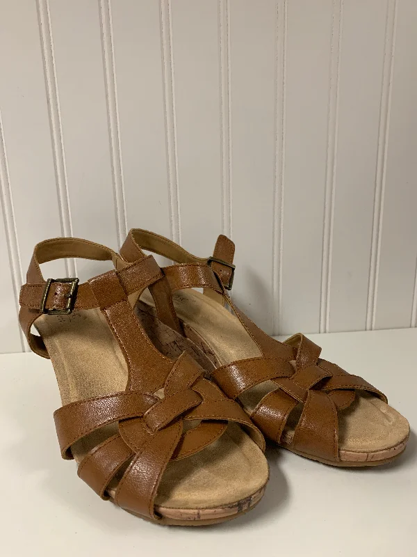Practical and stylish women's shoes for travelBrown Sandals Heels Wedge Boc, Size 10 Practical and stylish women's shoes for travelBrown Sandals Heels Wedge Boc, Size 10