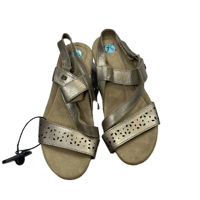 Bold and statement-making women's shoes for the bold and beautifulBrown Sandals Heels Wedge By Earth, Size: 7.5 Bold and statement-making women's shoes for the bold and beautifulBrown Sandals Heels Wedge By Earth, Size: 7.5