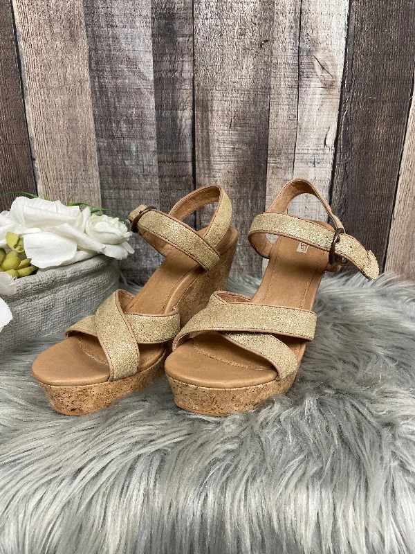 Elegant and sophisticated women's shoes for dinner datesBrown Sandals Heels Wedge Ugg, Size 8 Elegant and sophisticated women's shoes for dinner datesBrown Sandals Heels Wedge Ugg, Size 8