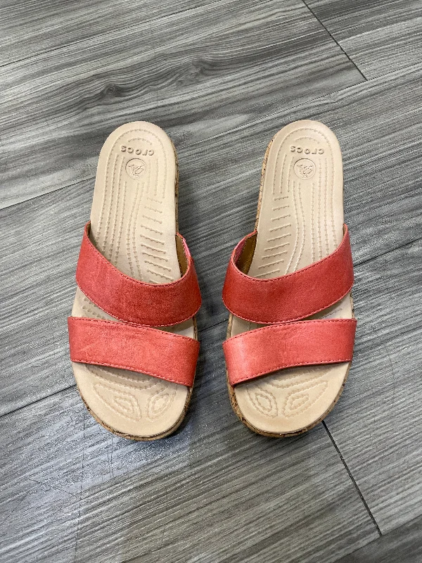 Chic and trendy women's shoe fashionsCoral Sandals Heels Block Crocs, Size 7