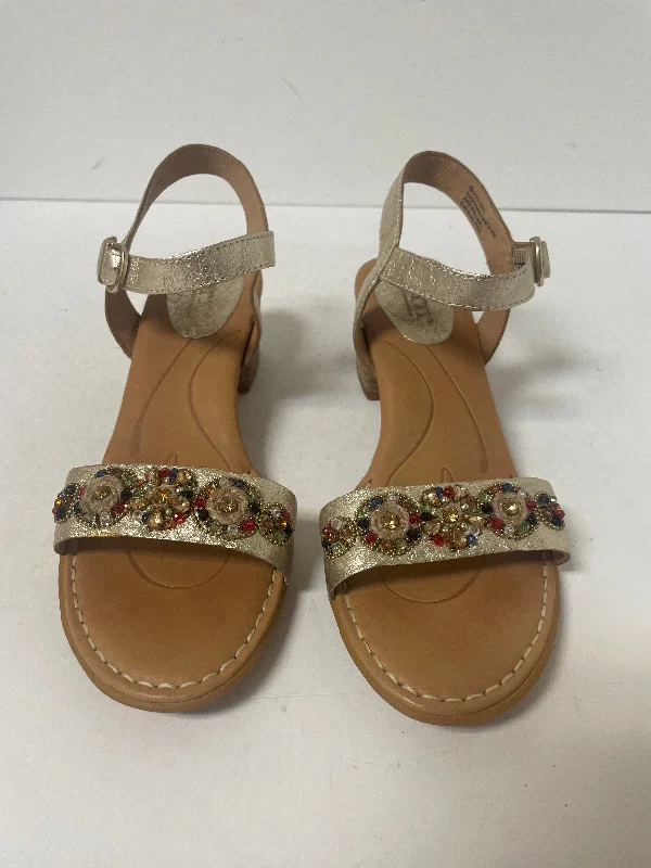 Feminine and romantic women's shoe designsGold Sandals Heels Block Born, Size 8
