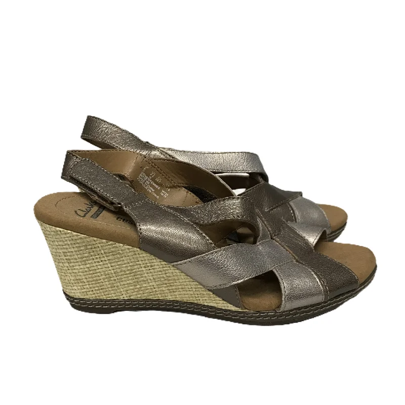 Flattering and stylish women's shoes for petite feetGold Sandals Heels Wedge By Clarks, Size: 8.5 Flattering and stylish women's shoes for petite feetGold Sandals Heels Wedge By Clarks, Size: 8.5