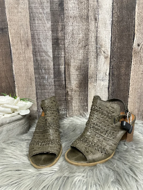 Comfy and stylish women's shoes for everyday casual wearGreen Sandals Heels Block Sugar, Size 8 Comfy and stylish women's shoes for everyday casual wearGreen Sandals Heels Block Sugar, Size 8