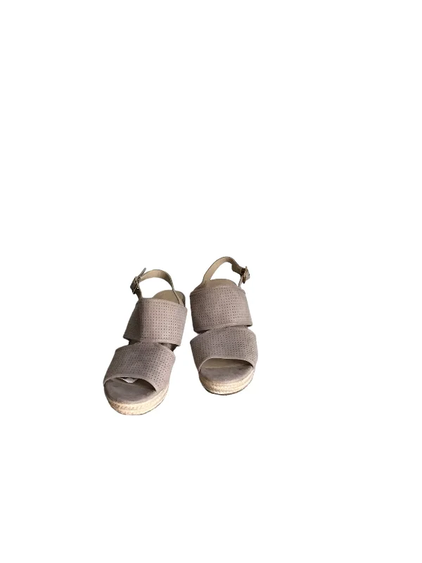 Stylish and comfortable women's shoes for long flightsGrey Sandals Heels Wedge Liz Claiborne, Size 9.5 Stylish and comfortable women's shoes for long flightsGrey Sandals Heels Wedge Liz Claiborne, Size 9.5