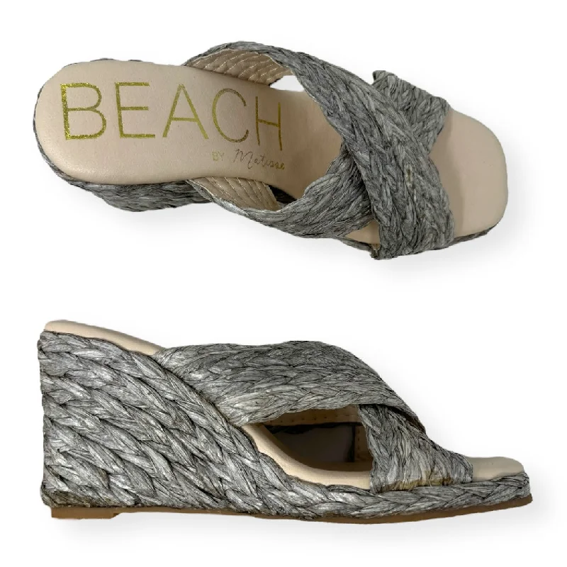 Elegantly stylish women's shoesGrey Sandals Heels Wedge Matisse, Size 8