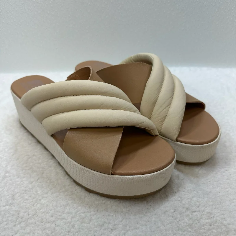 Versatile and stylish women's shoes for everyday chicIvory Sandals Heels Wedge Sorel, Size 8