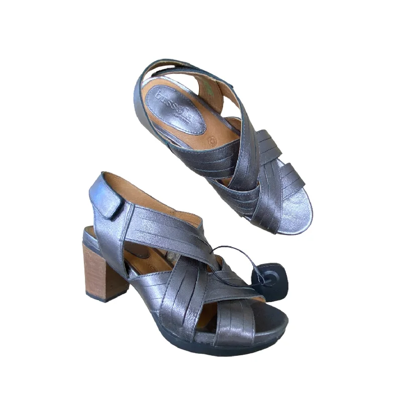 Bold and colorful women's shoes for making a statementSandals Heels Block By Bussola Size: 7.5 Bold and colorful women's shoes for making a statementSandals Heels Block By Bussola Size: 7.5