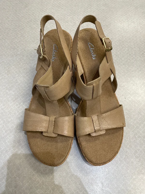 Stylish and comfortable women's shoes for long days at workSandals Heels Block By Clarks Size: 11 Stylish and comfortable women's shoes for long days at workSandals Heels Block By Clarks Size: 11
