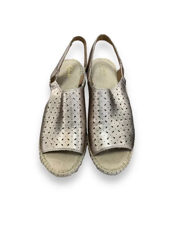 Versatile and stylish women's shoes for everyday chicSandals Heels Block By Clarks Size: 9 Versatile and stylish women's shoes for everyday chicSandals Heels Block By Clarks Size: 9