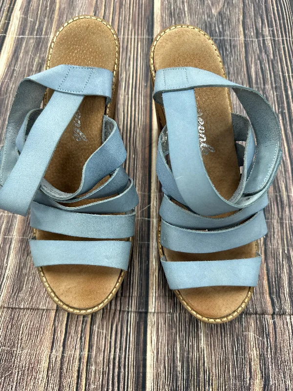 Sleek and modern women's footwear optionsSandals Heels Block By Free People Size: 8 Sleek and modern women's footwear optionsSandals Heels Block By Free People Size: 8