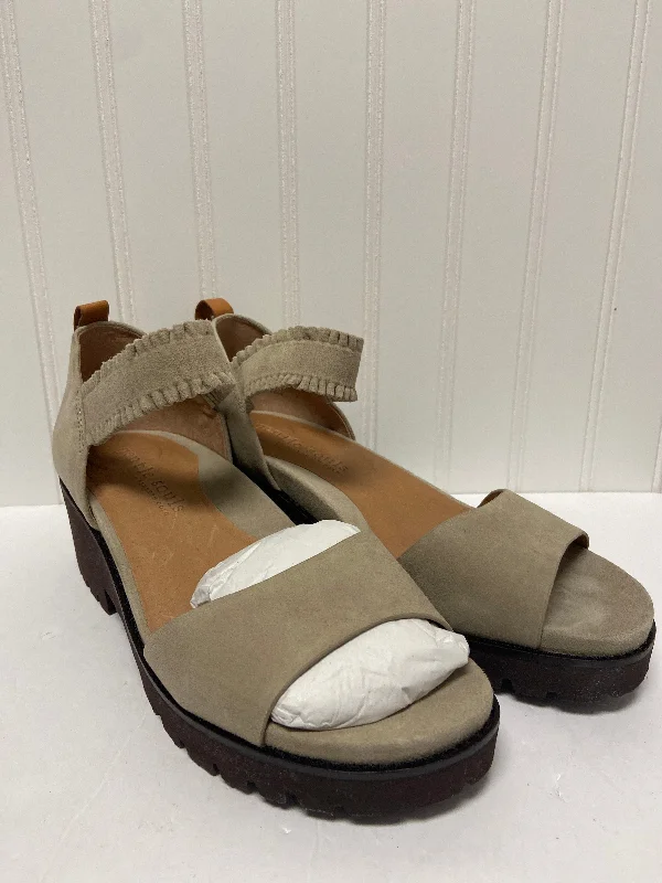 Versatile and chic women's shoes for everyday eleganceSandals Heels Block By Gentle Souls Size: 10 Versatile and chic women's shoes for everyday eleganceSandals Heels Block By Gentle Souls Size: 10