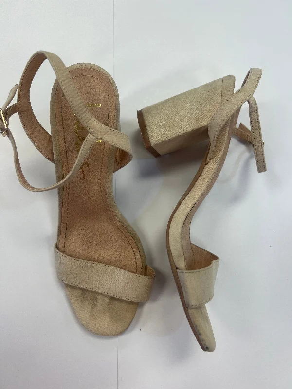 Comfy and stylish women's shoes for lounging around the houseSandals Heels Block By Lulus Size: 6 Comfy and stylish women's shoes for lounging around the houseSandals Heels Block By Lulus Size: 6