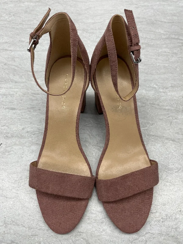 Elegant and sophisticated women's shoes for opera nightsSandals Heels Block By Marc Fisher Size: 7 Elegant and sophisticated women's shoes for opera nightsSandals Heels Block By Marc Fisher Size: 7