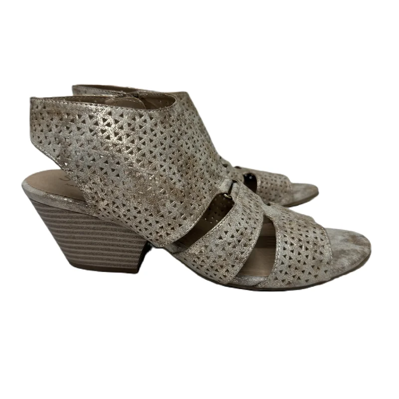 Elegant and sophisticated women's shoes for mature womenSandals Heels Block By Naturalizer Size: 9 Elegant and sophisticated women's shoes for mature womenSandals Heels Block By Naturalizer Size: 9