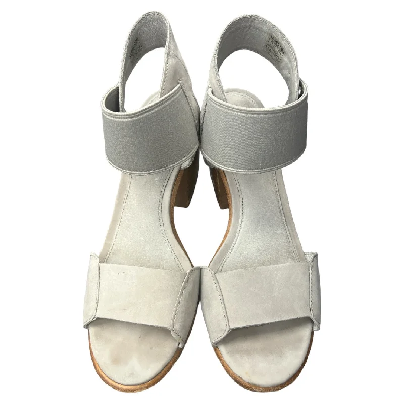 Comfy and casual women's shoes for the weekendSandals Heels Block By Sorel Size: 10 Comfy and casual women's shoes for the weekendSandals Heels Block By Sorel Size: 10