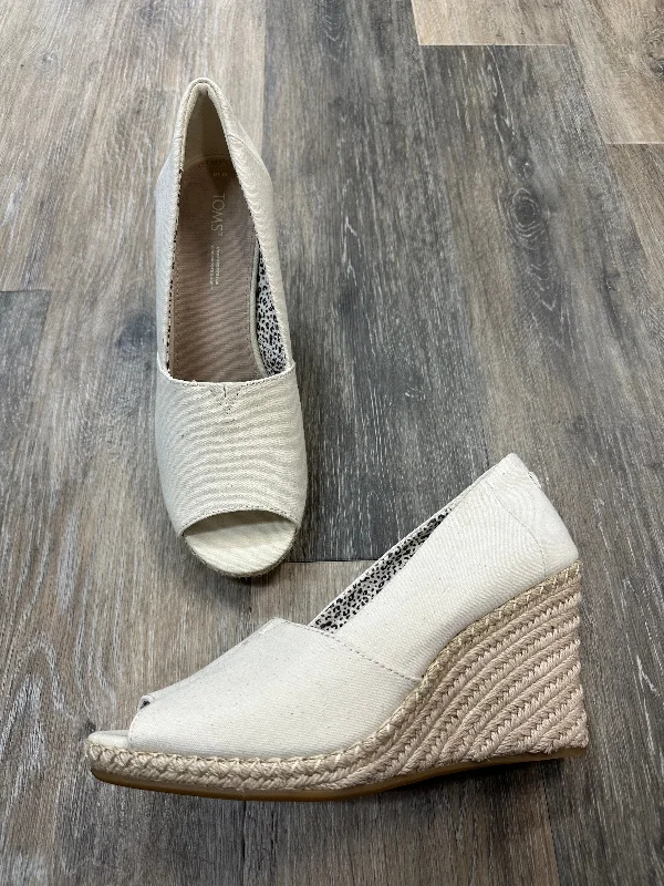 Fashion-forward and trendy women's shoe stylesSandals Heels Block By Toms Size: 10 Fashion-forward and trendy women's shoe stylesSandals Heels Block By Toms Size: 10