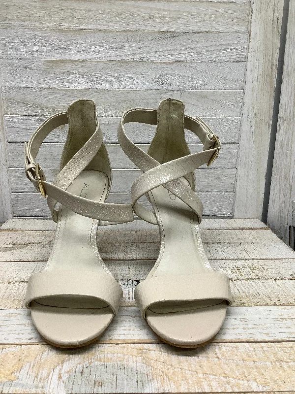 Feminine and romantic women's shoe designsSandals Heels Wedge By Aldo  Size: 7.5